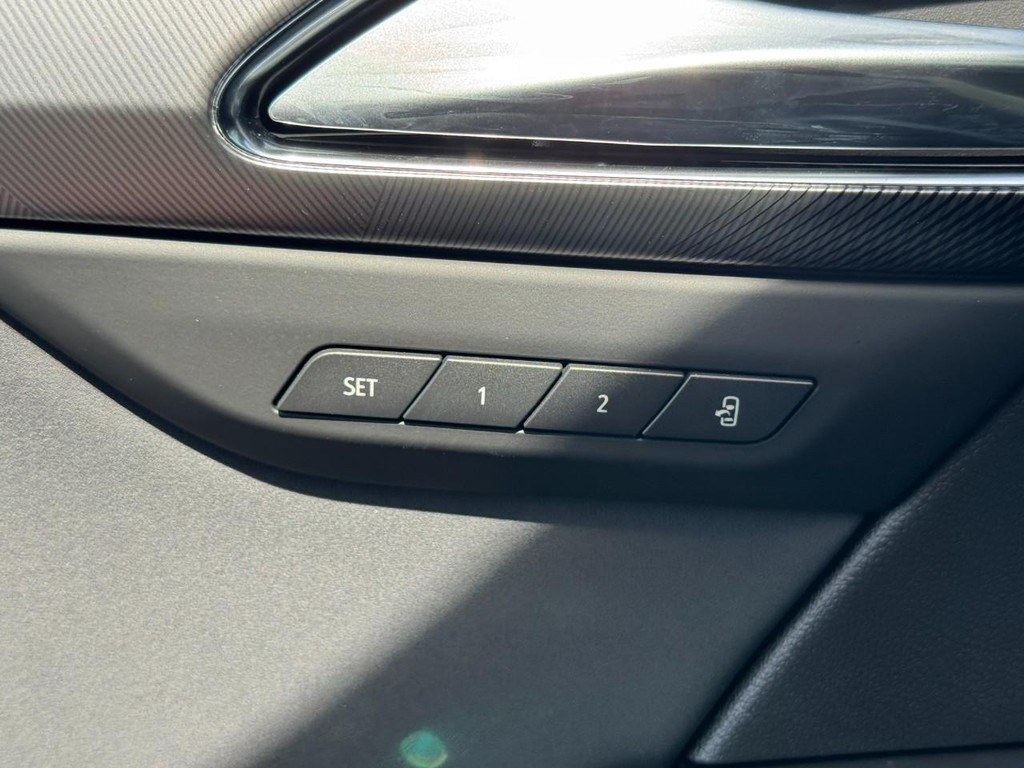 Buick Envision Vehicle Image 10