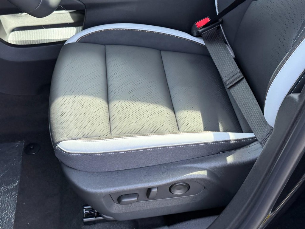 Buick Envision Vehicle Image 15