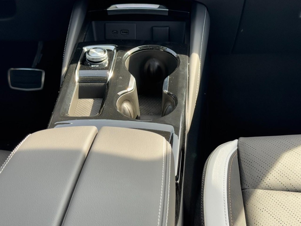 Buick Envision Vehicle Image 09