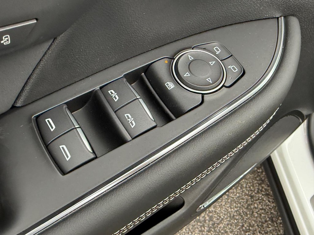 Buick Envision Vehicle Image 10