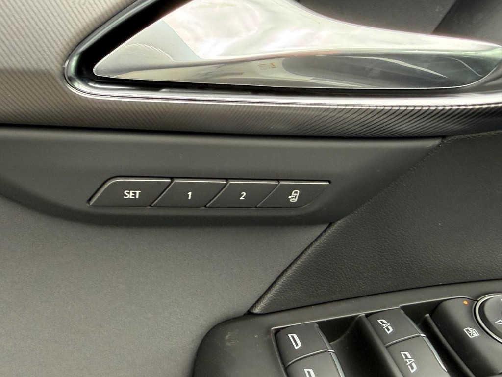 Buick Envision Vehicle Image 11