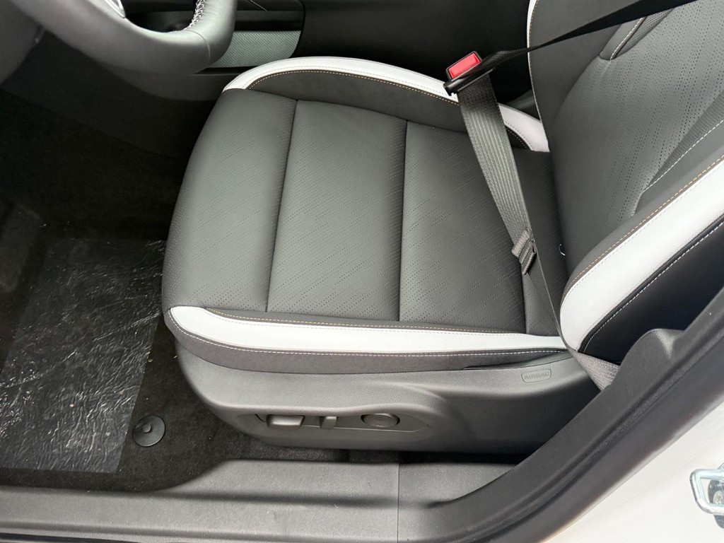 Buick Envision Vehicle Image 12