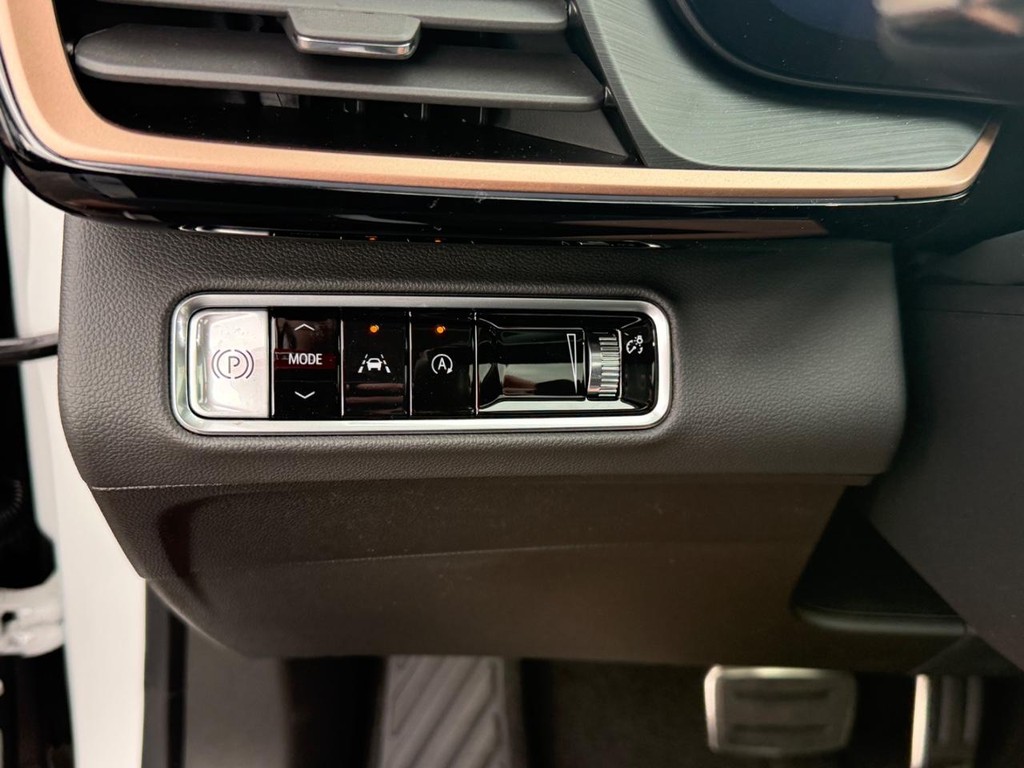 Buick Envision Vehicle Image 13