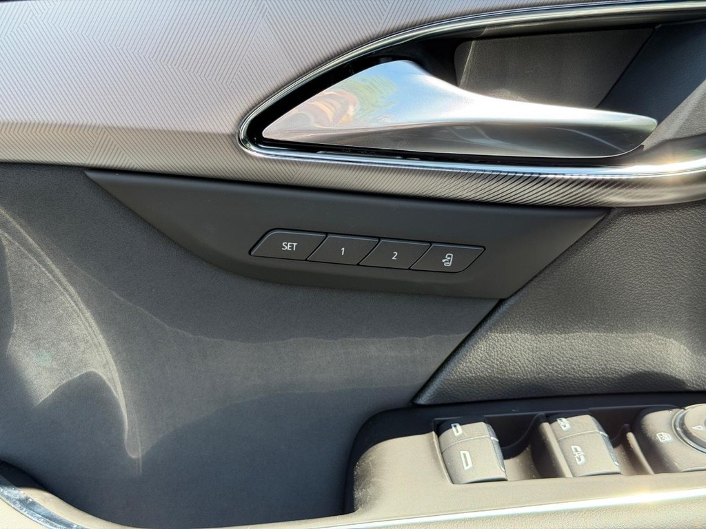 Buick Envision Vehicle Image 10