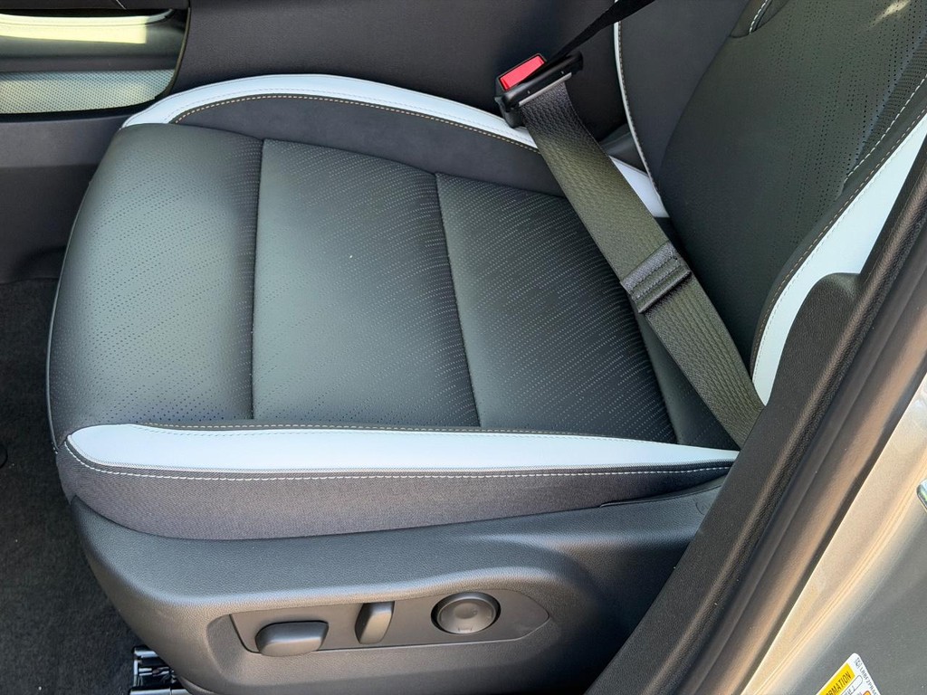 Buick Envision Vehicle Image 16