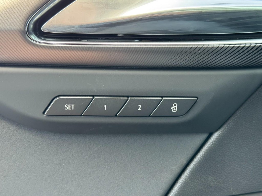 Buick Envision Vehicle Image 10