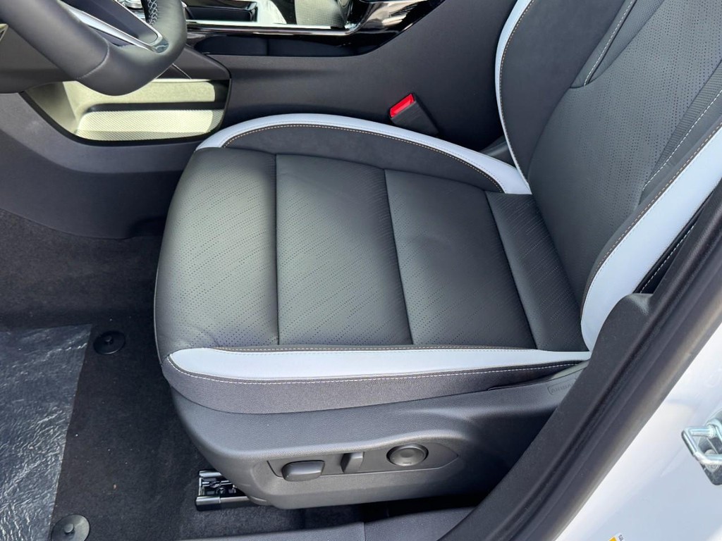 Buick Envision Vehicle Image 15