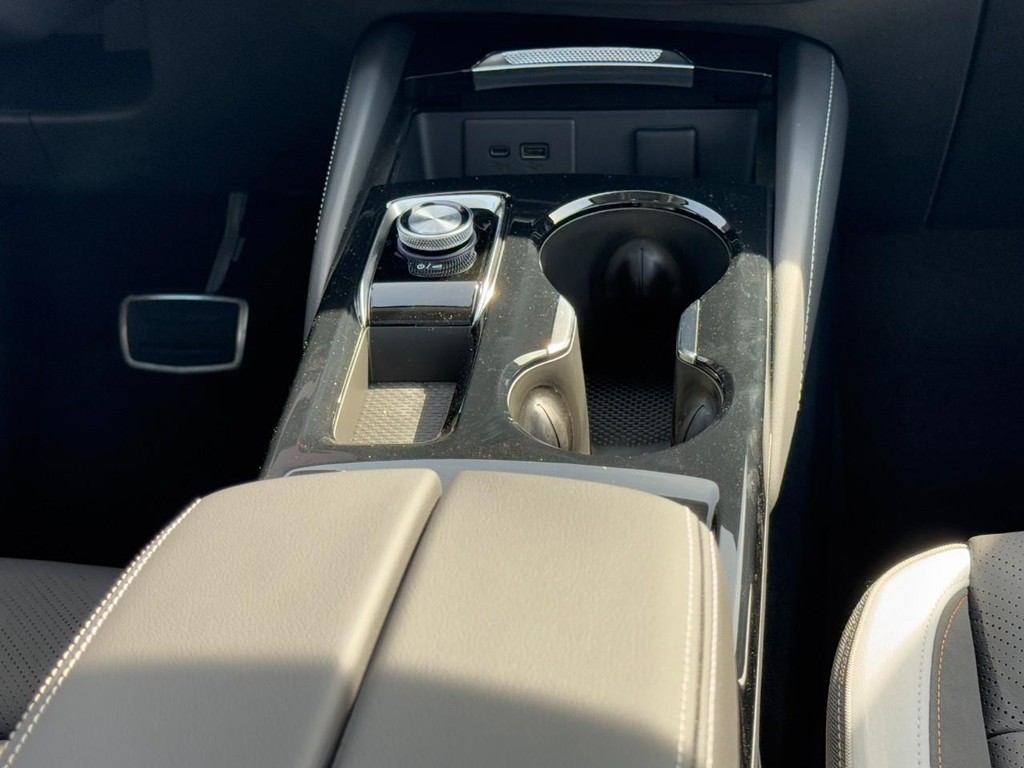 Buick Envision Vehicle Image 09