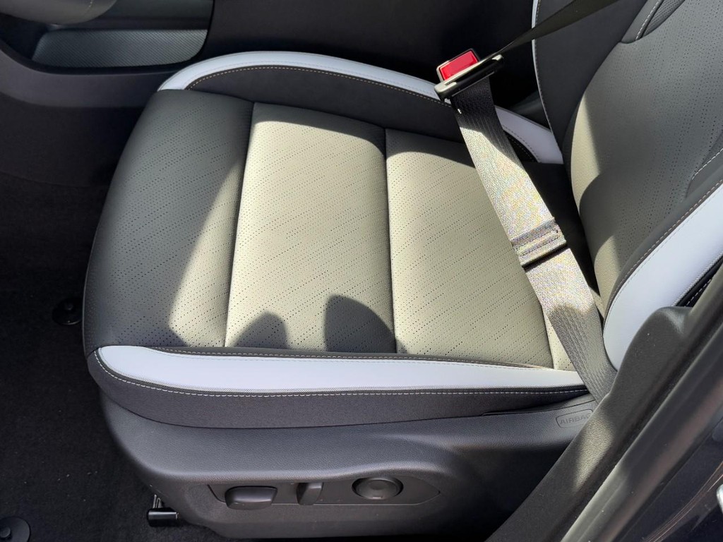 Buick Envision Vehicle Image 15