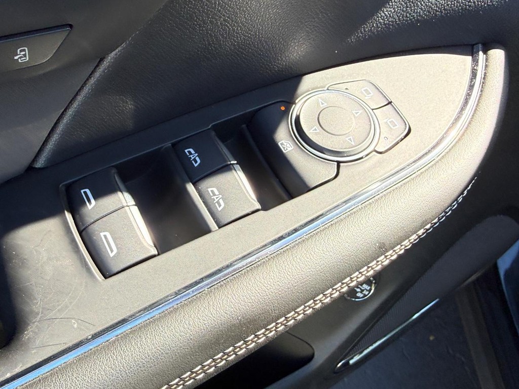 Buick Envision Vehicle Image 09
