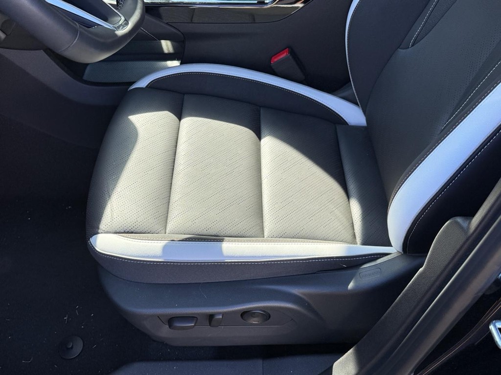 Buick Envision Vehicle Image 10