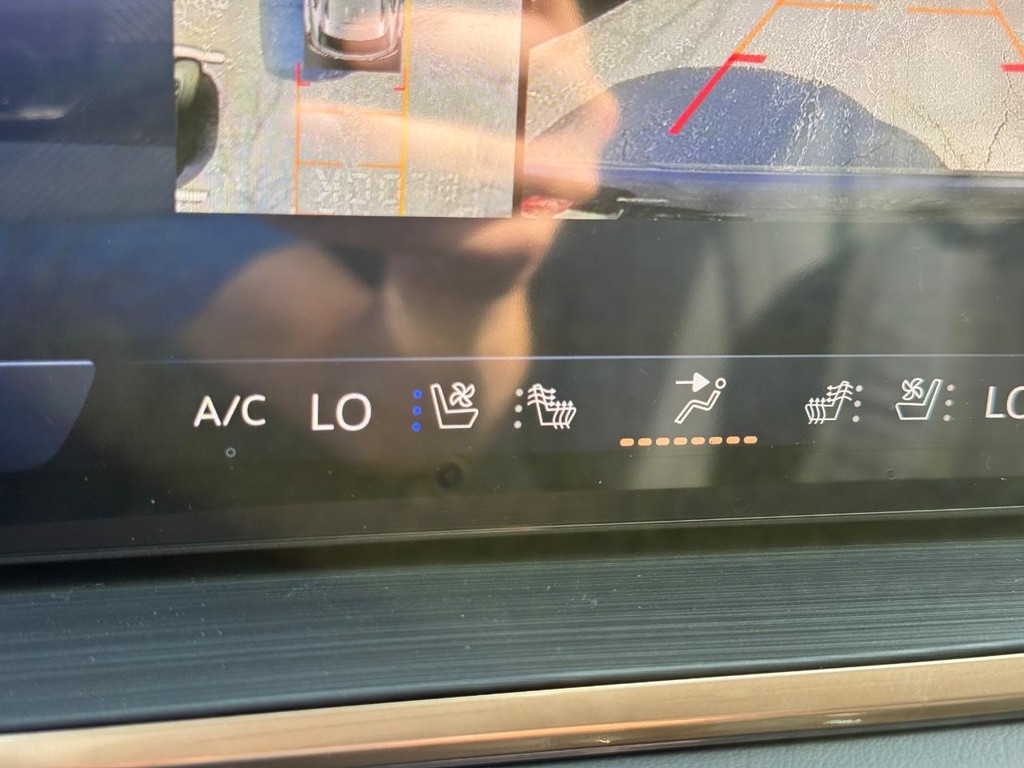 Buick Envision Vehicle Image 15