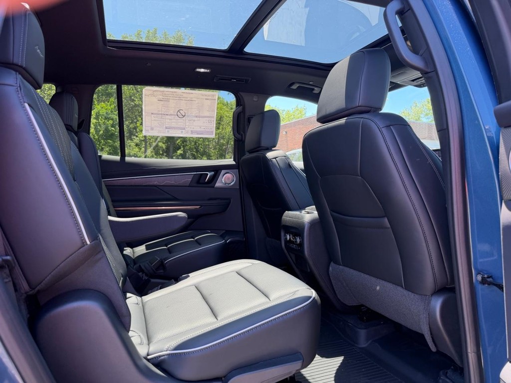 Buick Enclave Vehicle Image 04
