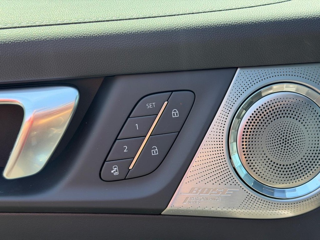 Buick Enclave Vehicle Image 12