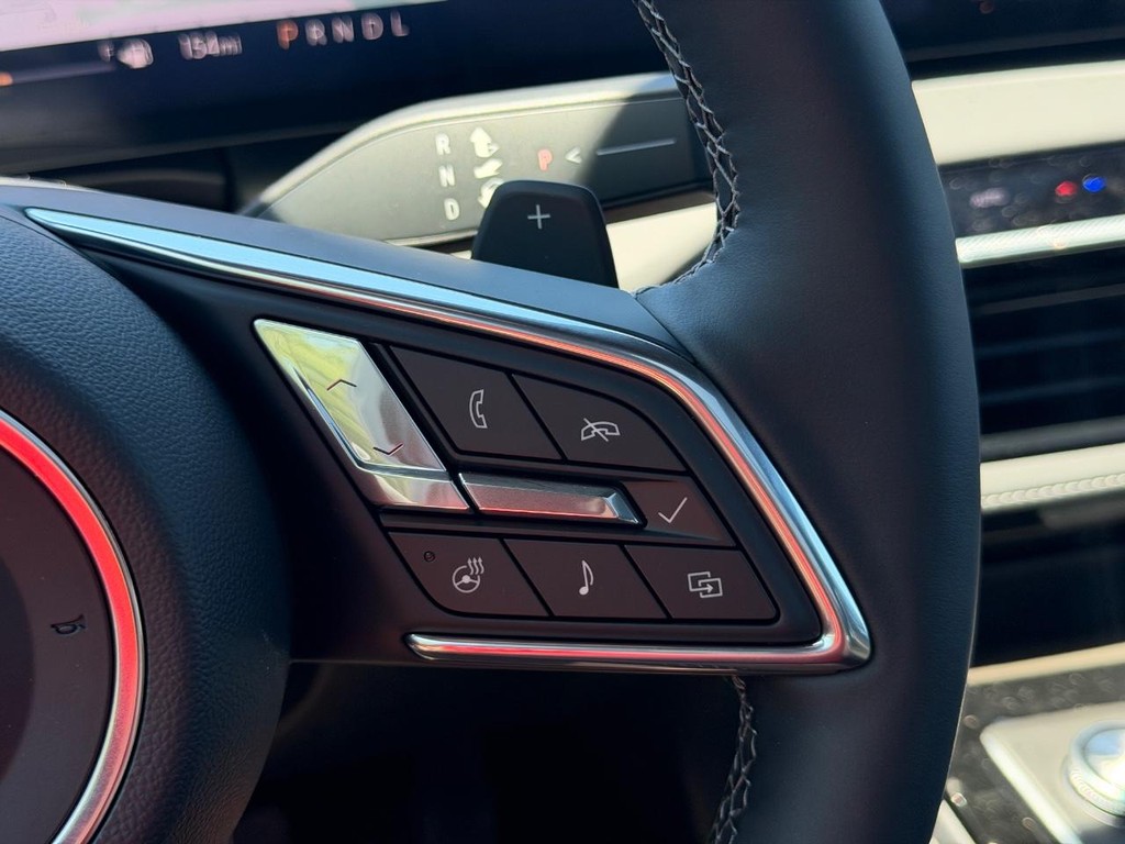 Buick Enclave Vehicle Image 15