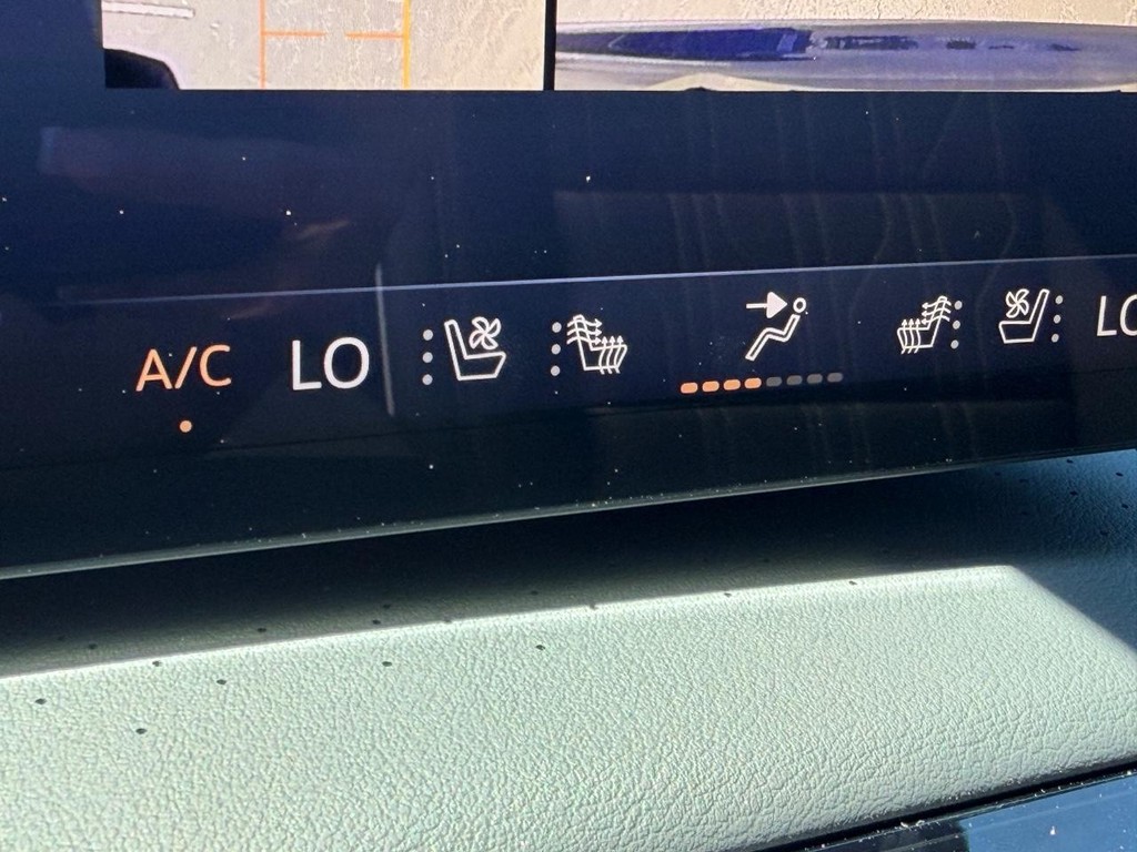 Buick Enclave Vehicle Image 17