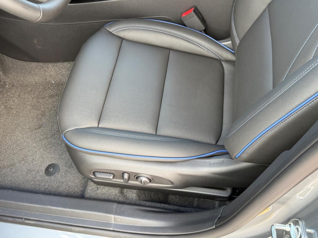 Buick Envista Vehicle Image 10