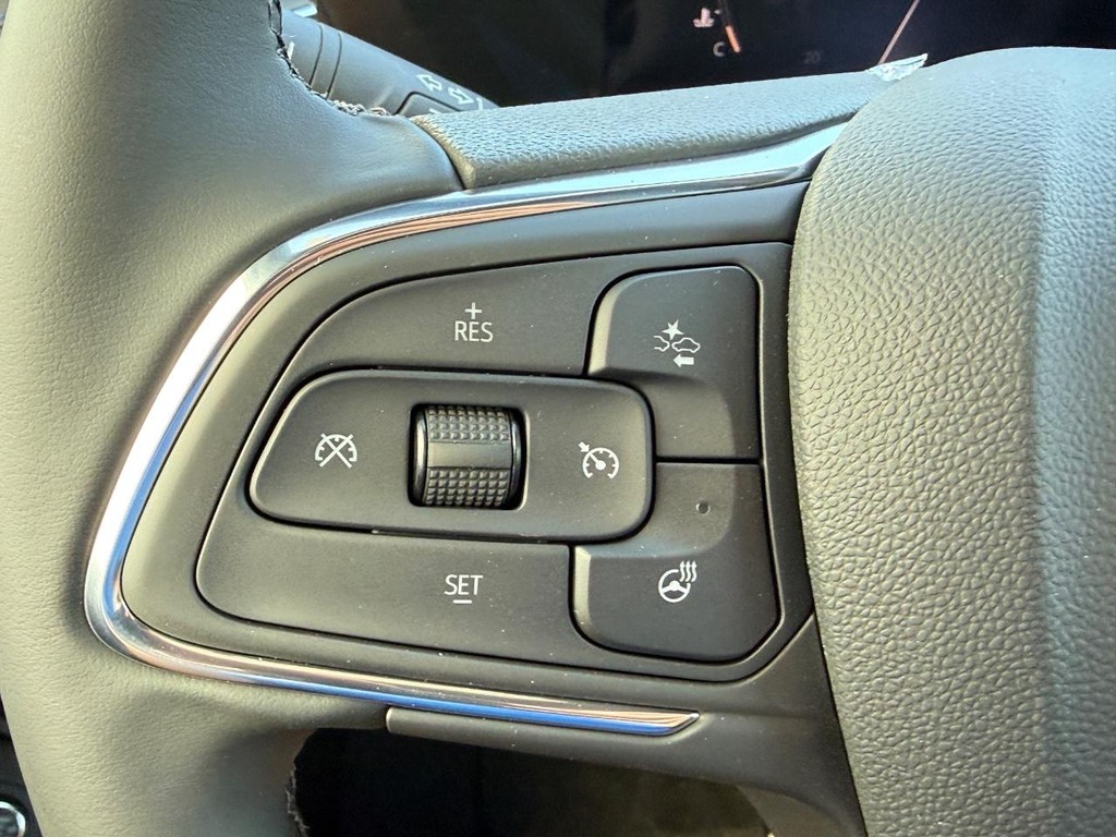 Buick Envista Vehicle Image 11