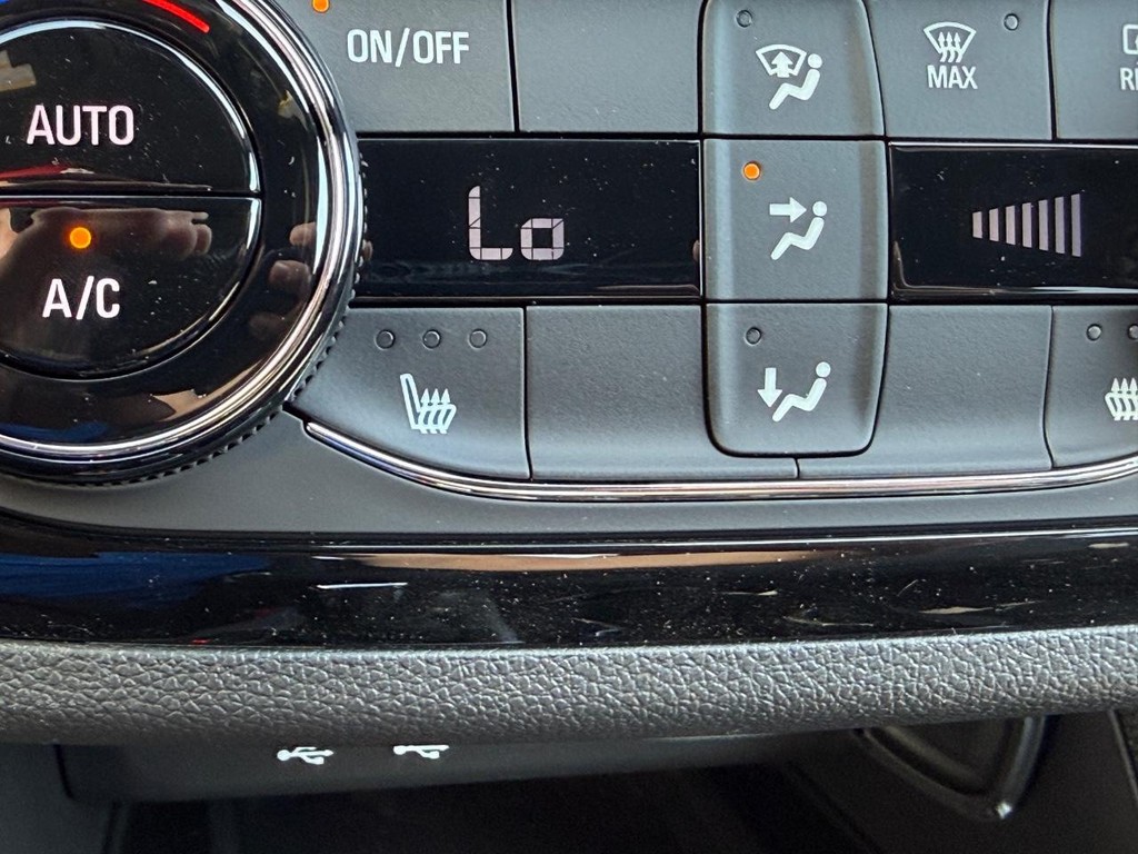 Buick Envista Vehicle Image 15