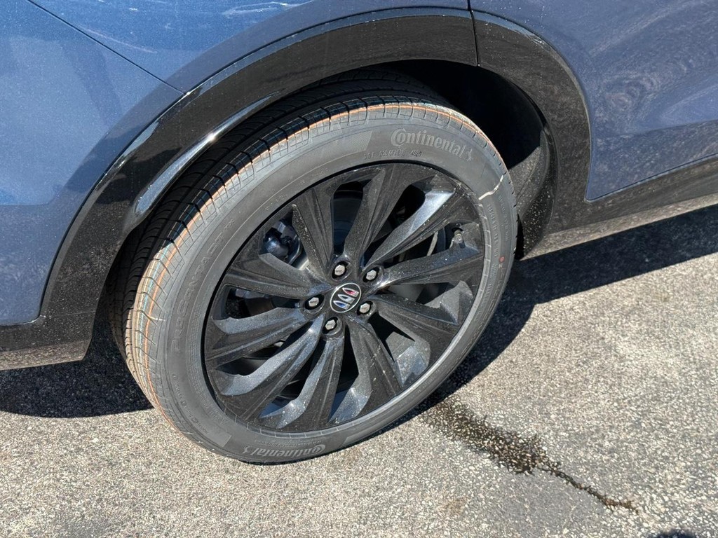 Buick Envista Vehicle Image 04