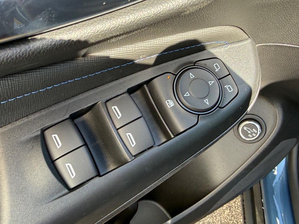 Buick Envista Vehicle Image 09