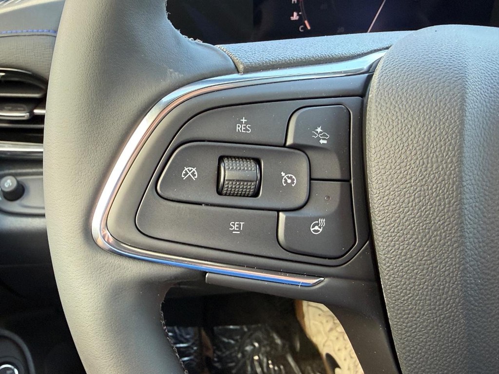 Buick Envista Vehicle Image 11