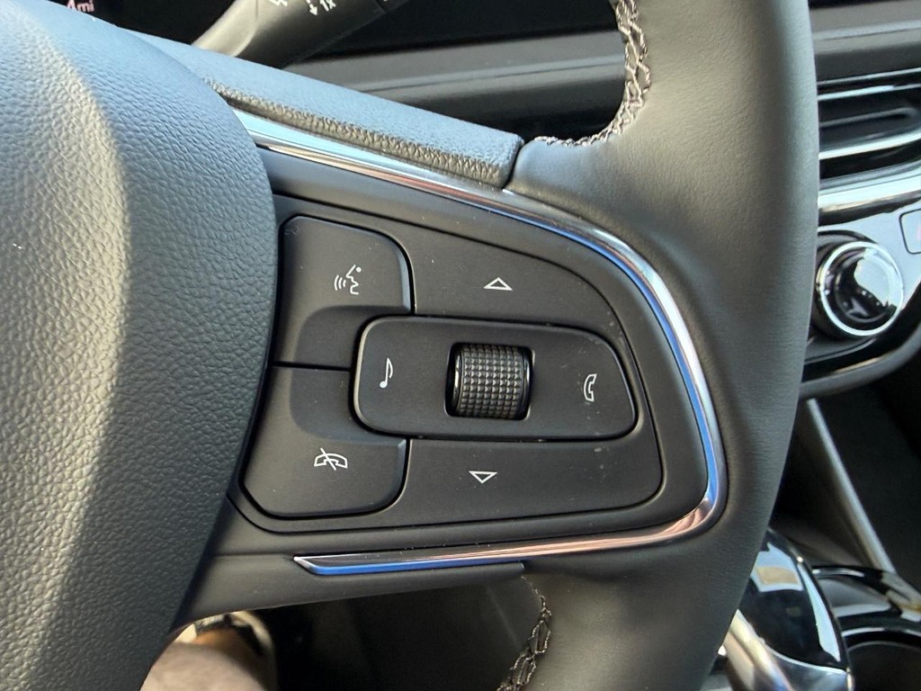 Buick Envista Vehicle Image 12