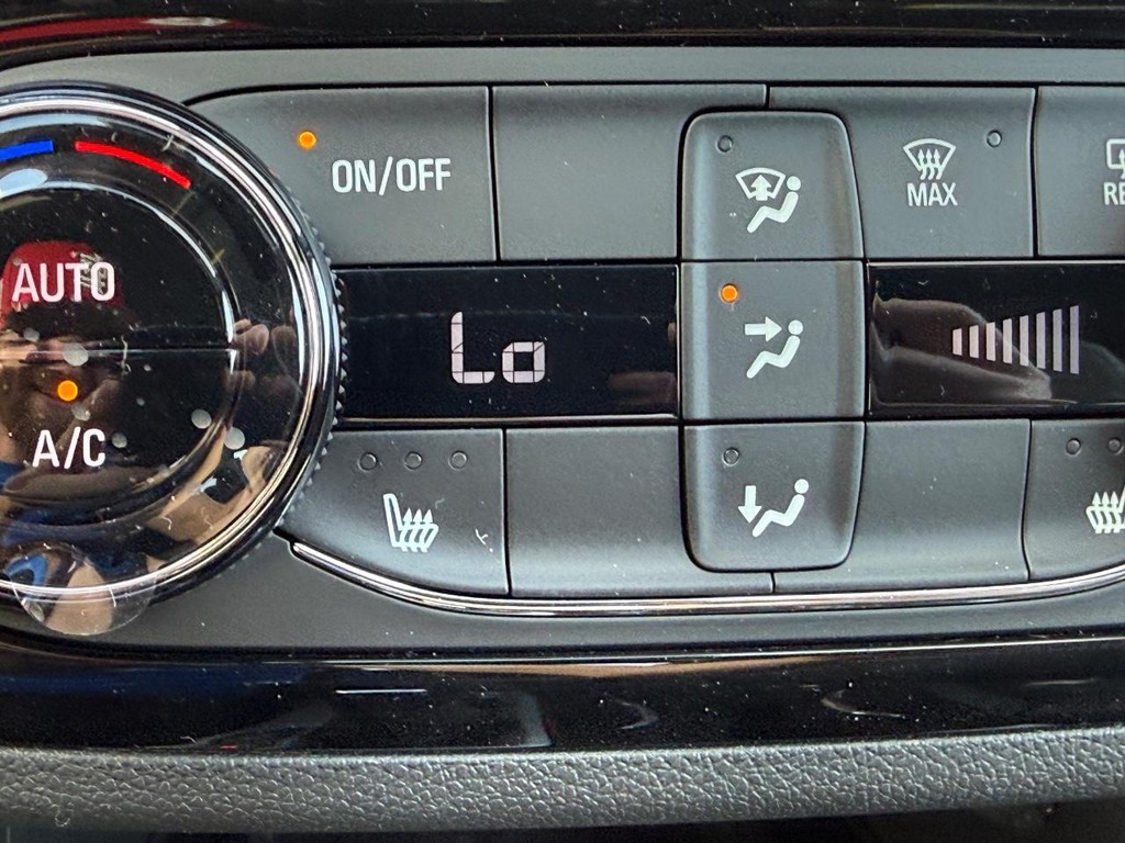 Buick Envista Vehicle Image 15