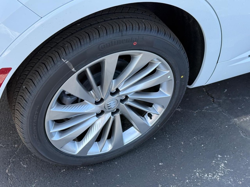 Buick Envision Vehicle Image 04