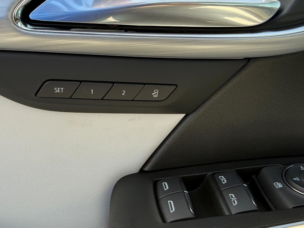 Buick Envision Vehicle Image 10