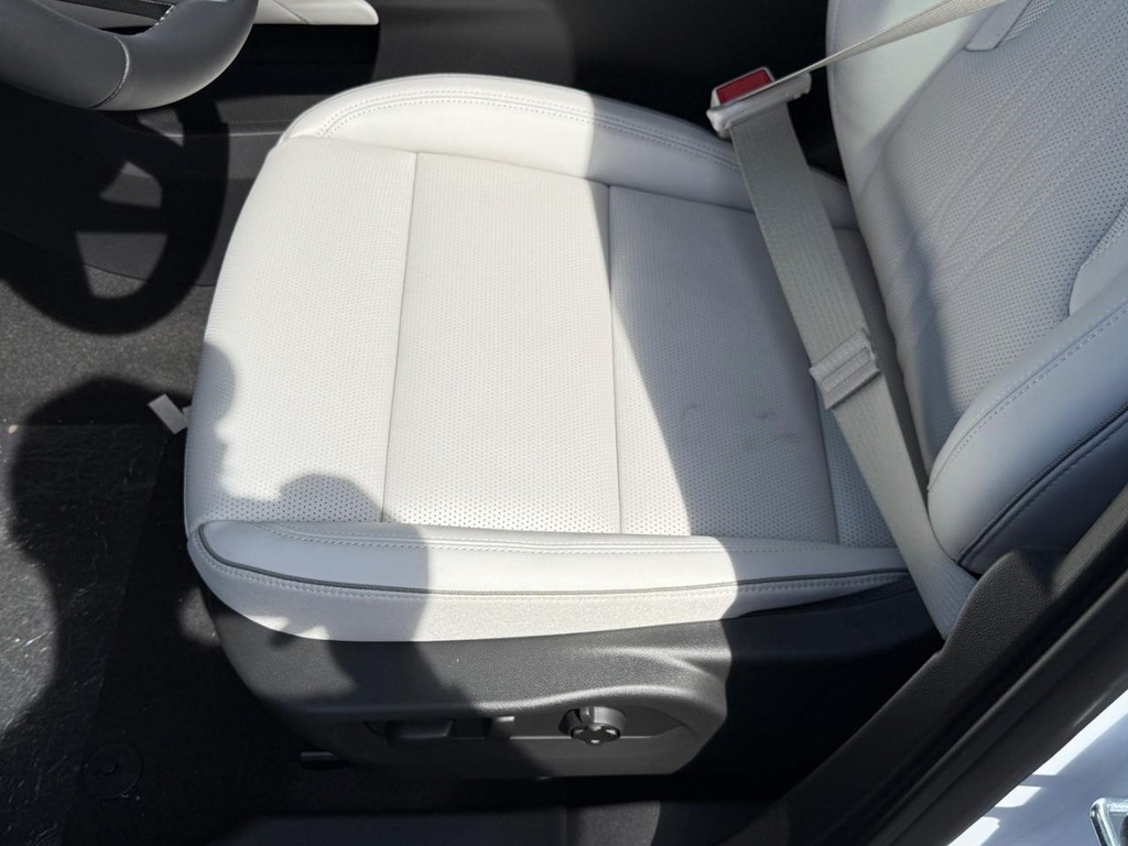 Buick Envision Vehicle Image 11