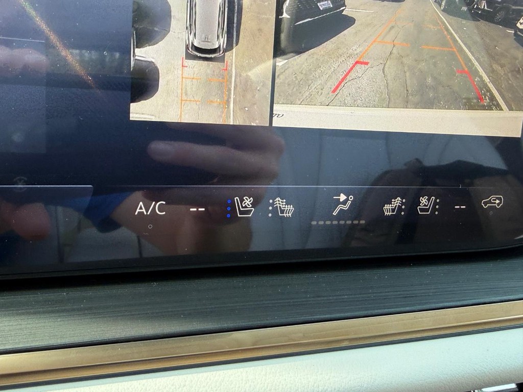 Buick Envision Vehicle Image 17