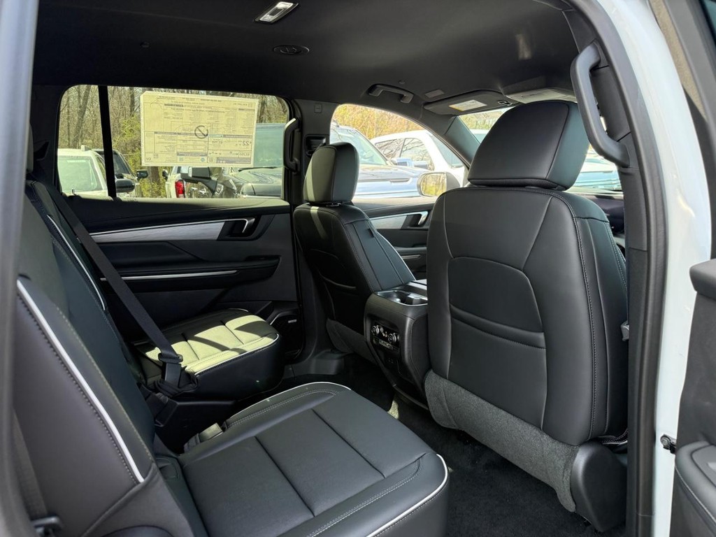Buick Enclave Vehicle Image 05