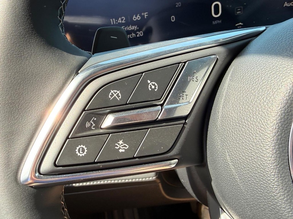 Buick Enclave Vehicle Image 11