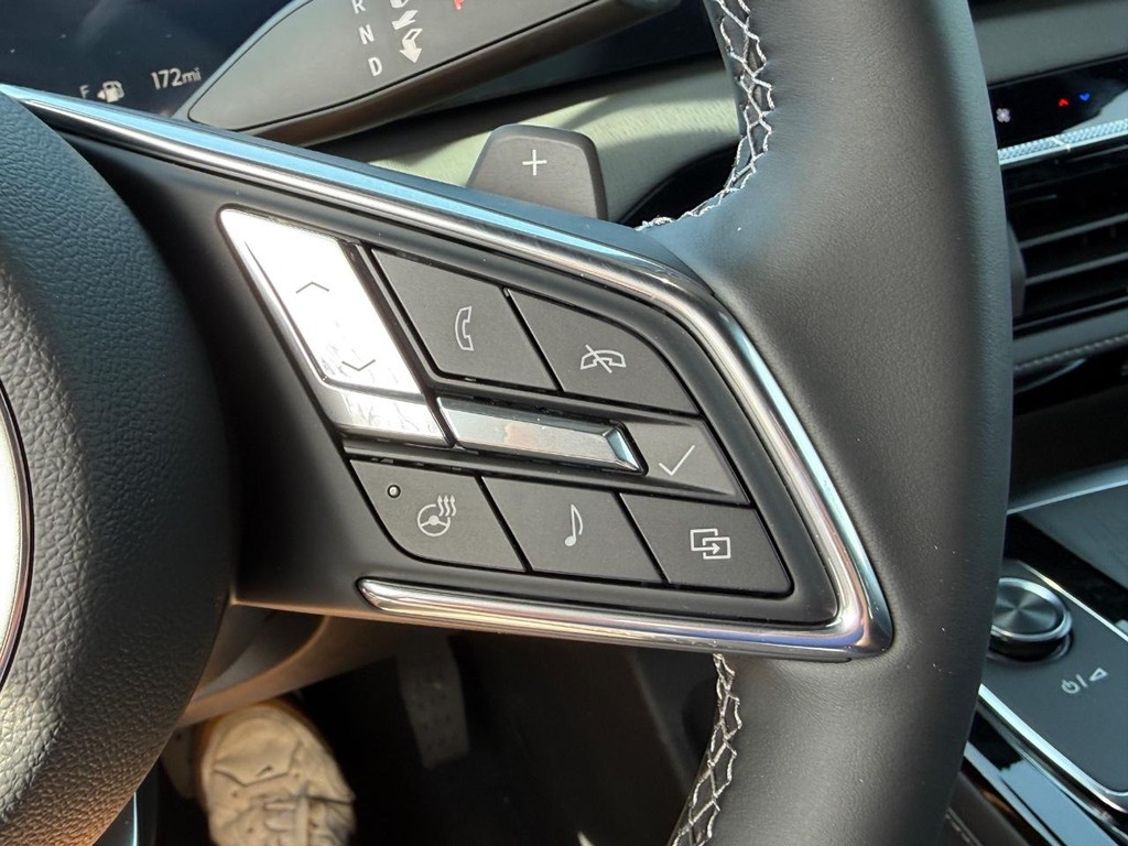 Buick Enclave Vehicle Image 12
