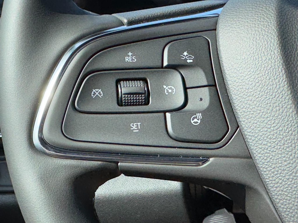 Buick Envista Vehicle Image 10