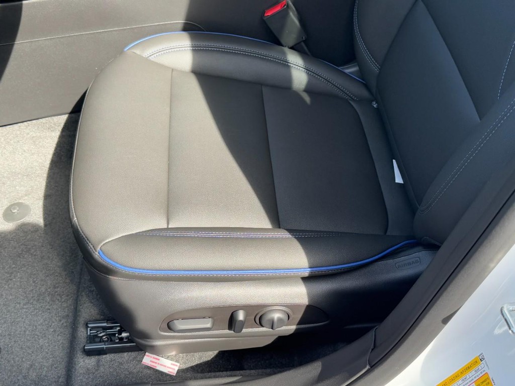Buick Envista Vehicle Image 14