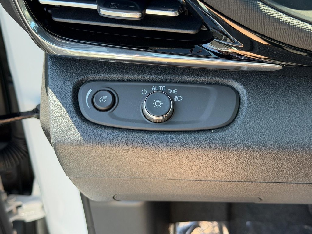 Buick Envista Vehicle Image 10
