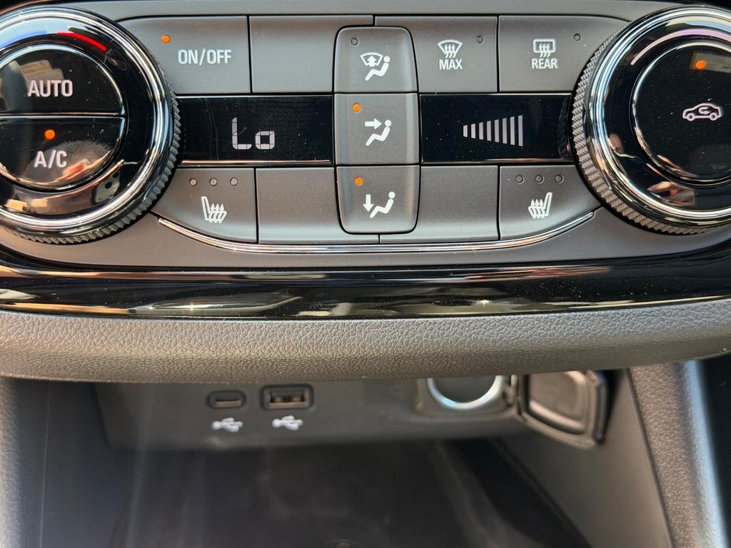 Buick Envista Vehicle Image 14