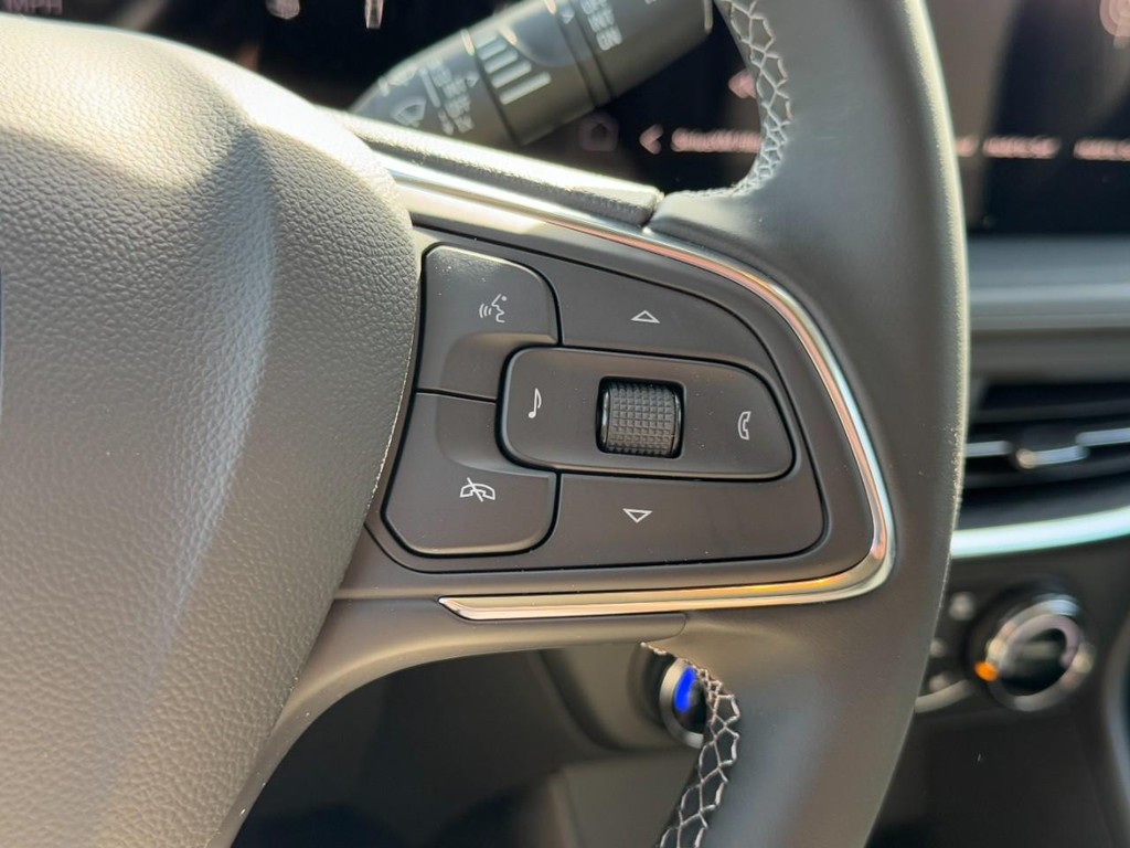 Buick Encore GX Vehicle Image 11