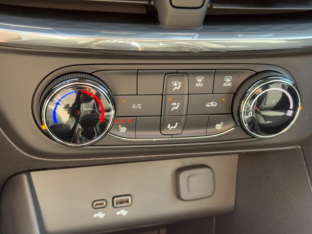 Buick Encore GX Vehicle Image 12