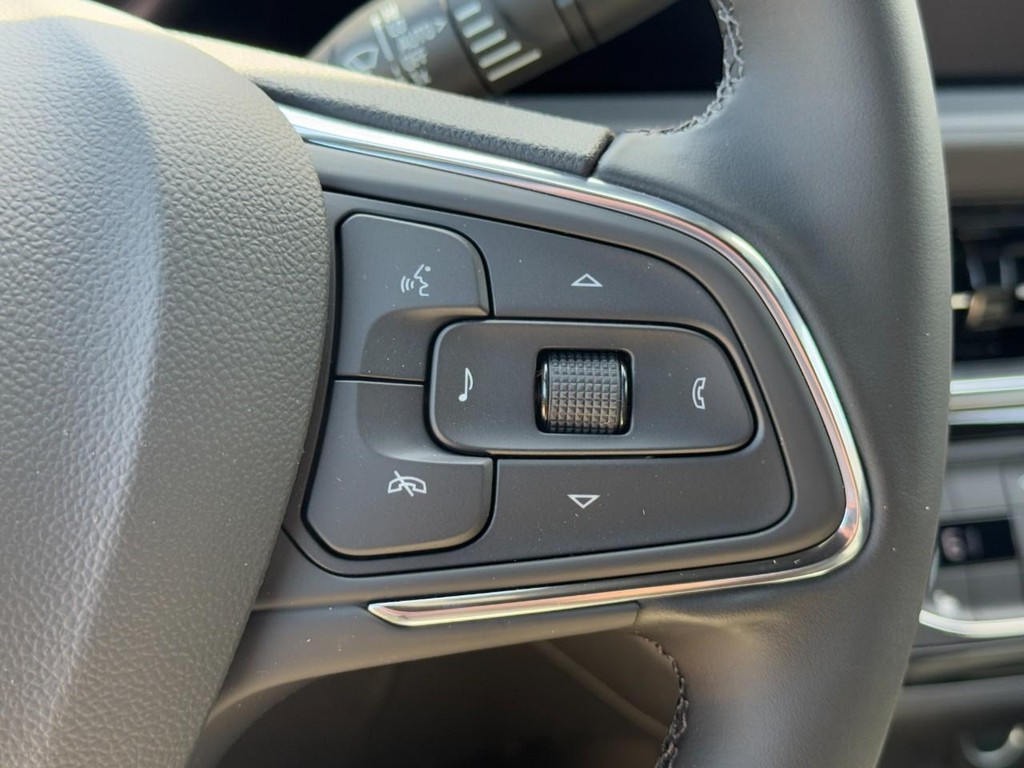 Buick Envista Vehicle Image 11