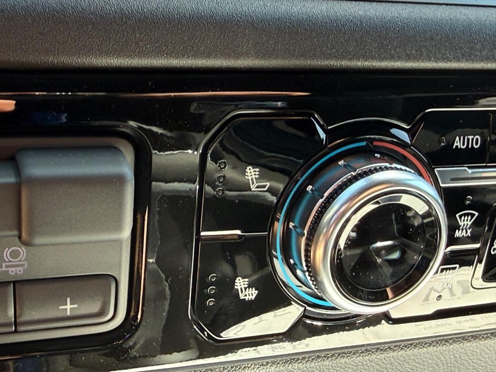 GMC Sierra 1500 Vehicle Image 18