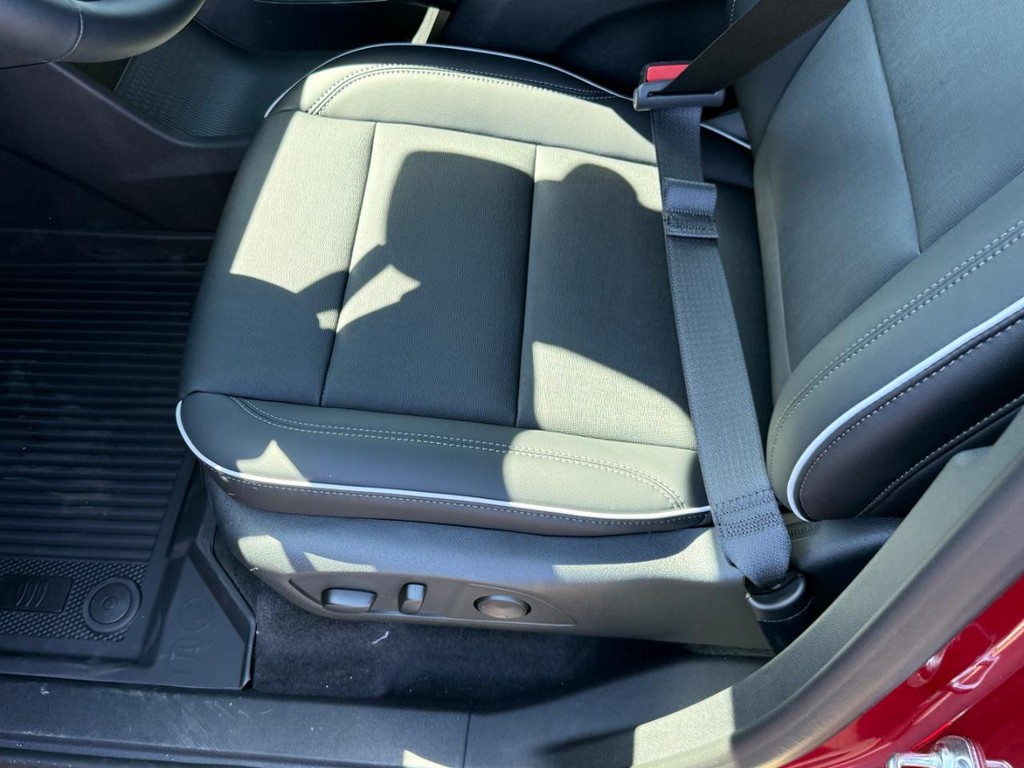 Buick Enclave Vehicle Image 12