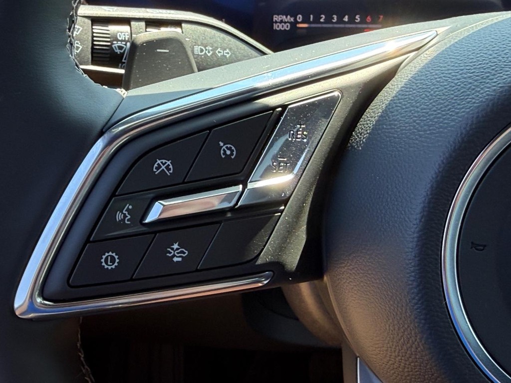 Buick Enclave Vehicle Image 14