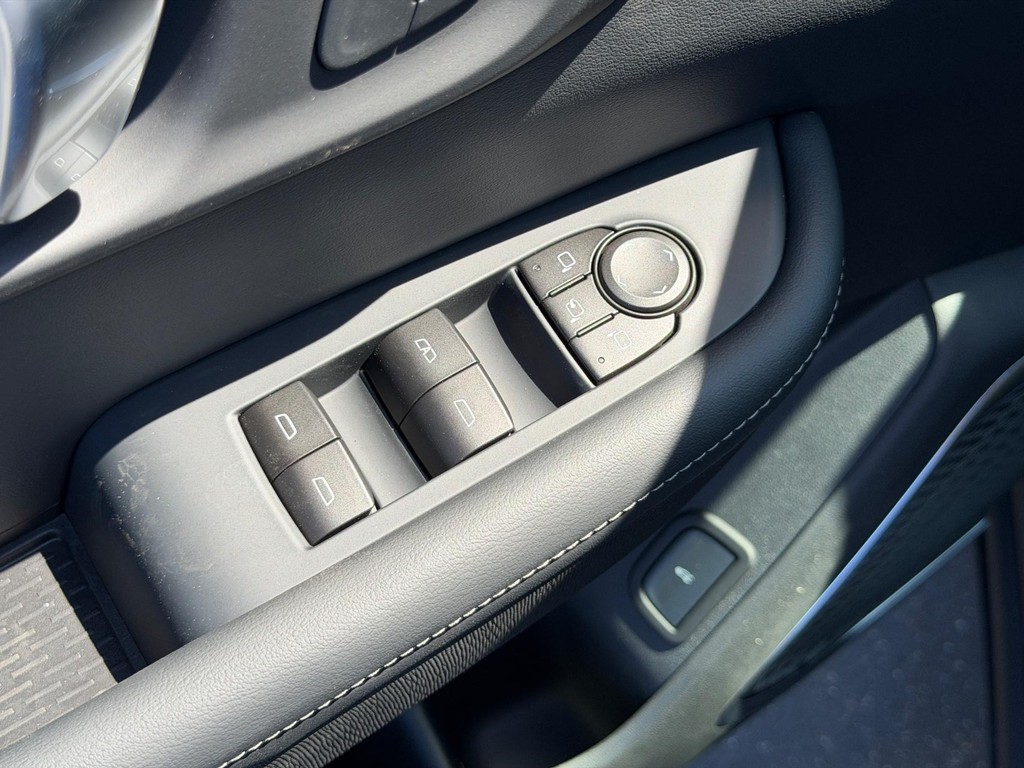 Buick Enclave Vehicle Image 12