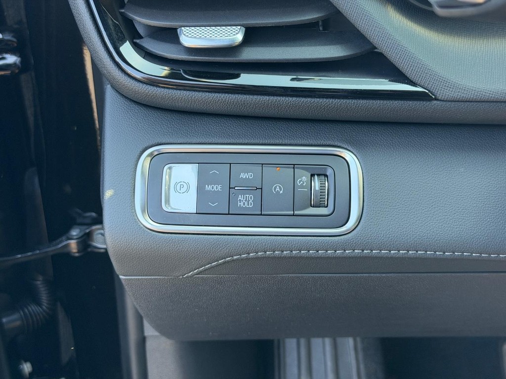 Buick Enclave Vehicle Image 13