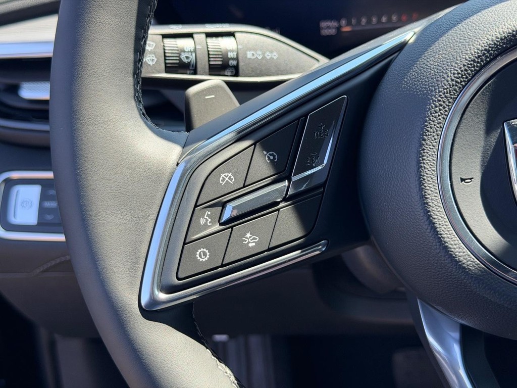 Buick Enclave Vehicle Image 14