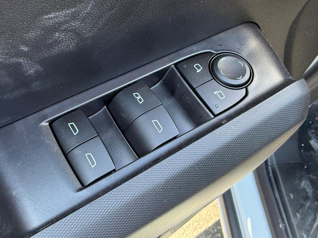 GMC Canyon Vehicle Image 10