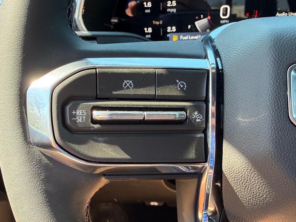 GMC Canyon Vehicle Image 12